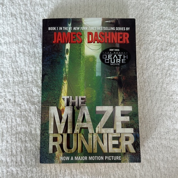The Maze Runner Series. 4 books. - Picture 5 of 8